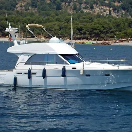 Nuit De Reve Sur Bateau Folly II